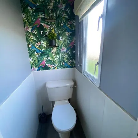 Seaview 190 - Ingoldmells - Pet Friendly, Wifi, Bed Linen - Close To Beach And Fantasy Island - Meadow Lakes Caravan & Lodge Hire Exterior photo