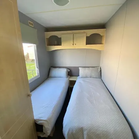 Seaview 190 - Ingoldmells - Pet Friendly, Wifi, Bed Linen - Close To Beach And Fantasy Island - Meadow Lakes Caravan & Lodge Hire Exterior photo