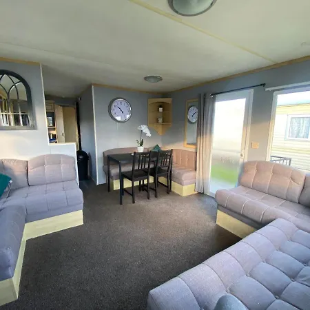 Seaview 190 - Ingoldmells - Pet Friendly, Wifi, Bed Linen - Close To Beach And Fantasy Island - Meadow Lakes Caravan & Lodge Hire Exterior photo