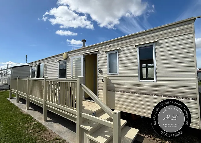 Seaview 190 - Ingoldmells - Pet Friendly, Wifi, Bed Linen - Close To Beach And Fantasy Island - Meadow Lakes Caravan & Lodge Hire