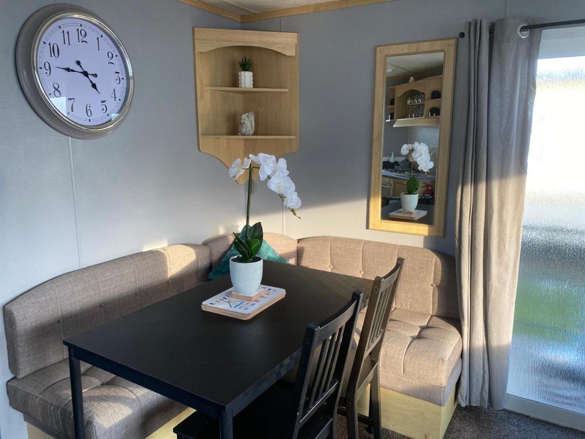 Seaview 190 - - Pet Friendly, Wifi, Bed Linen - Close To And Fantasy Island - Meadow Lakes Caravan & Hire Apartment *
